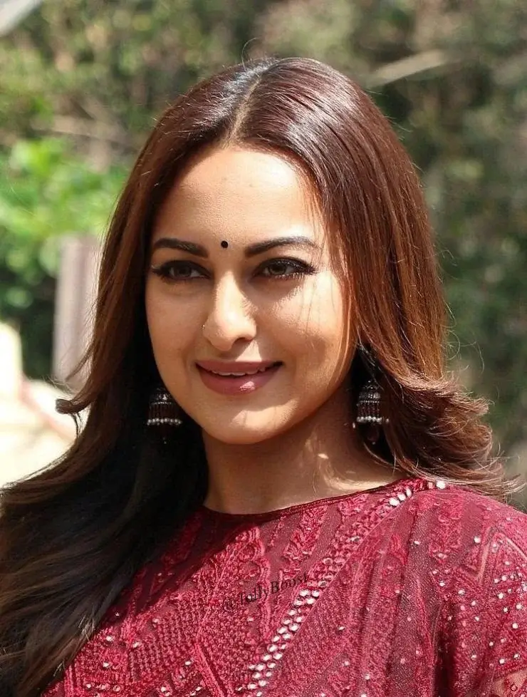 Indian Girl Sonakshi Sinha Earrings Face Closeup